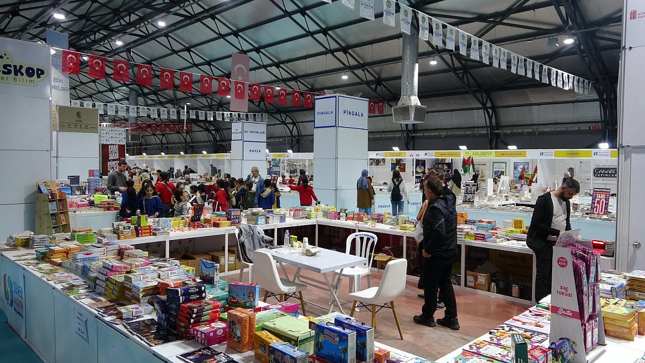 Fuarda 8'inci gün: Malatyalılar okumaya doymuyor!