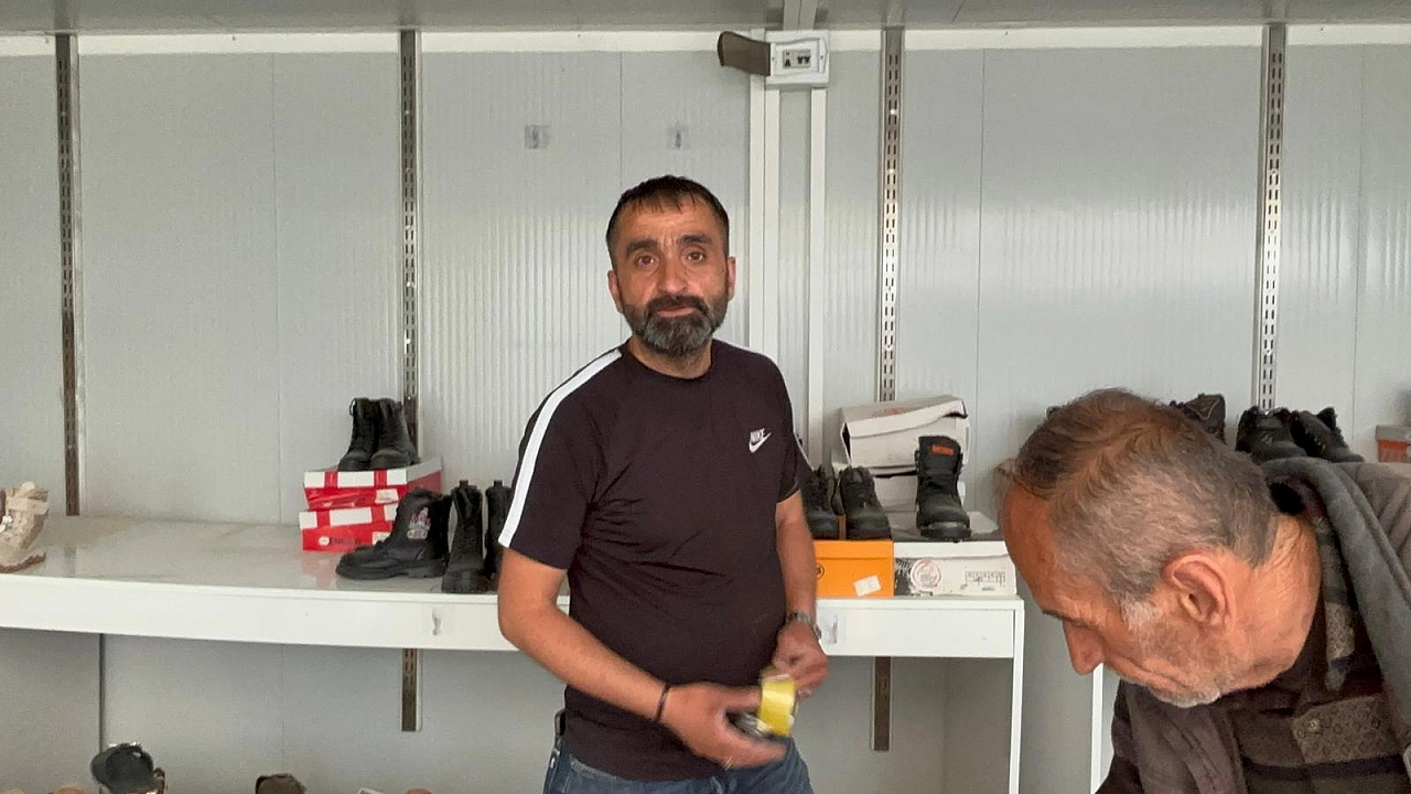 Malatya'da esnaflar konteynerden çıkarılıyor!