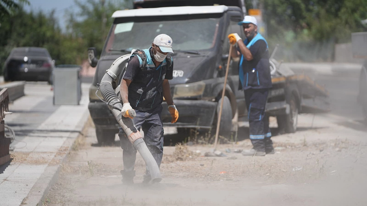 Battalgazi'de eş zamanlı çalışma: Sokakta hijyen, pazarda güven sağlanıyor…