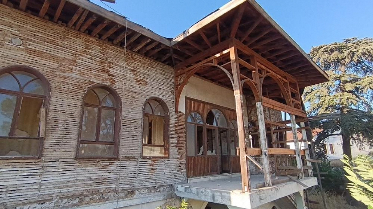 Tarihi yapılar madde bağımlılarının yuvası oldu