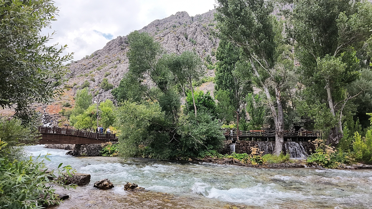 Kayaların, Suyun ve Rüzgârın Şarkısı: Dersim