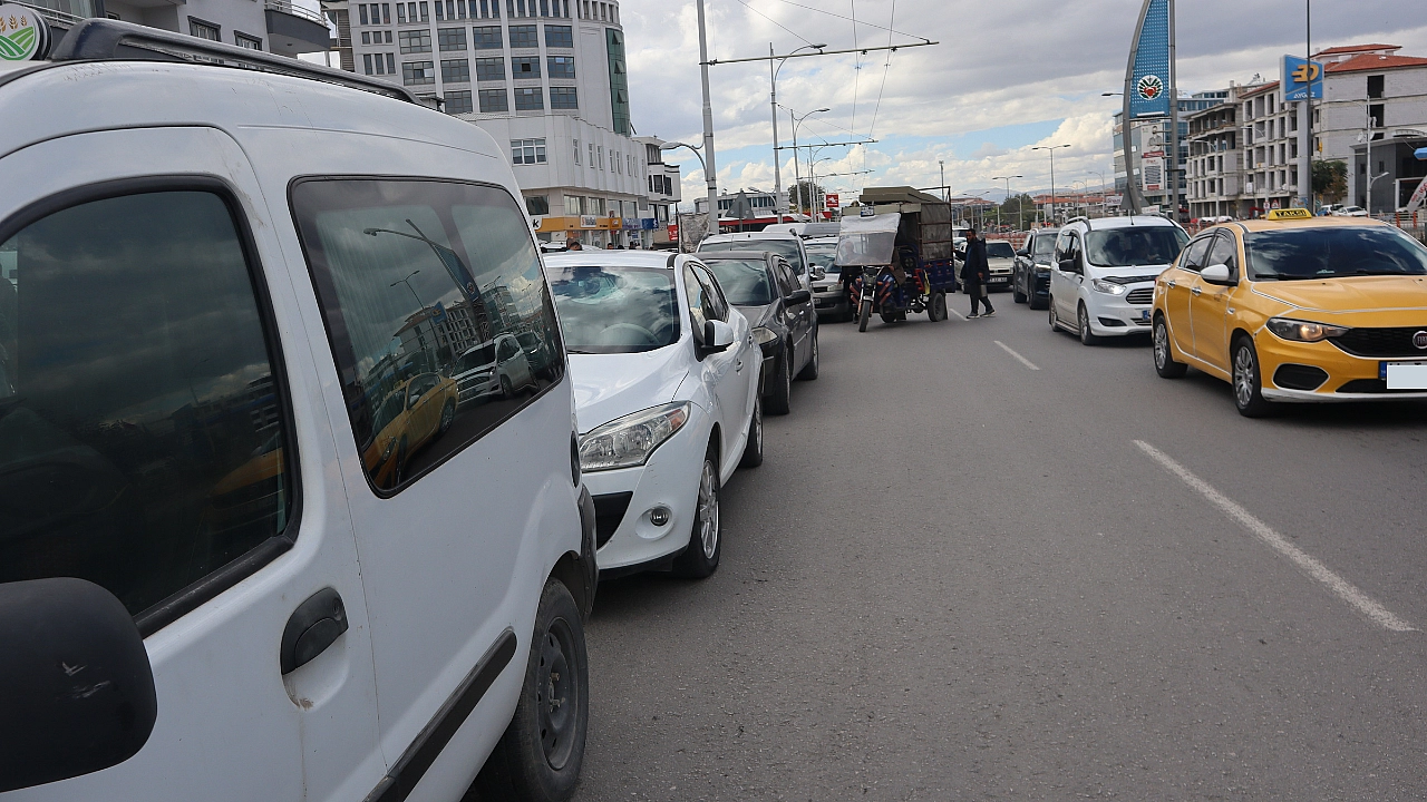 Malatya'da Çevre Yolu otoparka dönüyor!