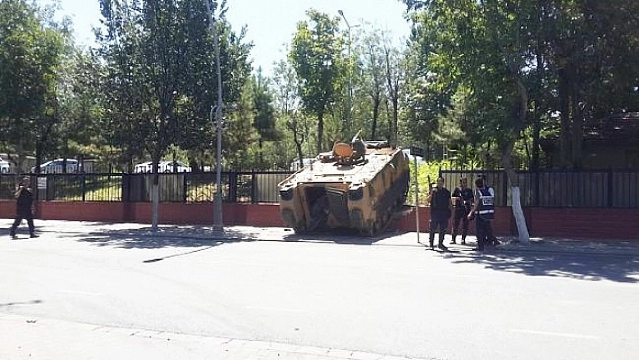 Malatya'da 15 Temmuz'da neler yaşandı? Valiye çekilen silah, kapatılan pistler...