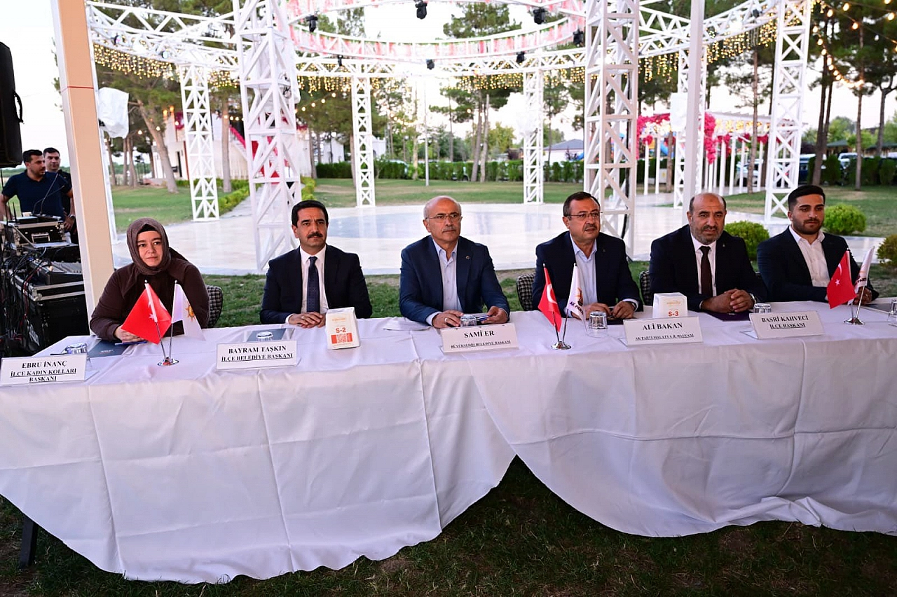 AK Parti'de 25. Yıl buluşması: Eski teşkilat mensuplarına vefa plaketi