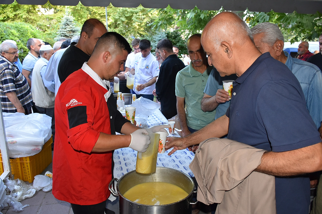 Bayram namazında camiler dolup taştı!