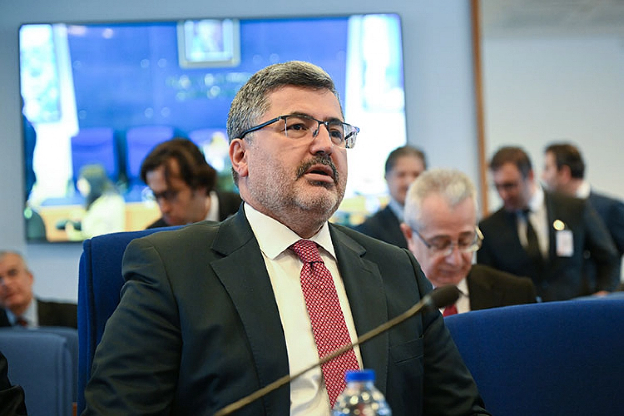 Ağbaba'dan 'Kırmızı Kart'