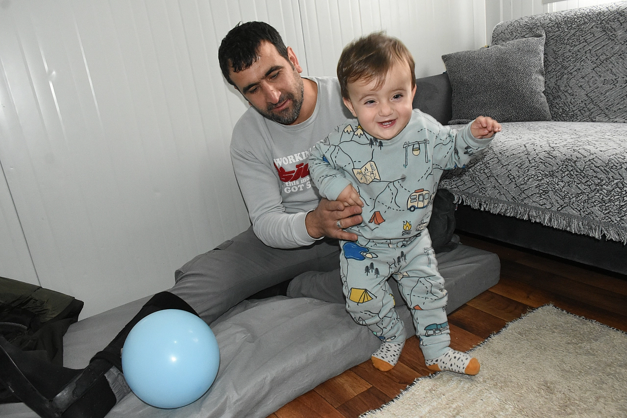 'Asrın Felaketi'nde İki Çocuğunu Kaybeden Aile, Bulut Aras ile Yeniden Yaşamaya Başladı