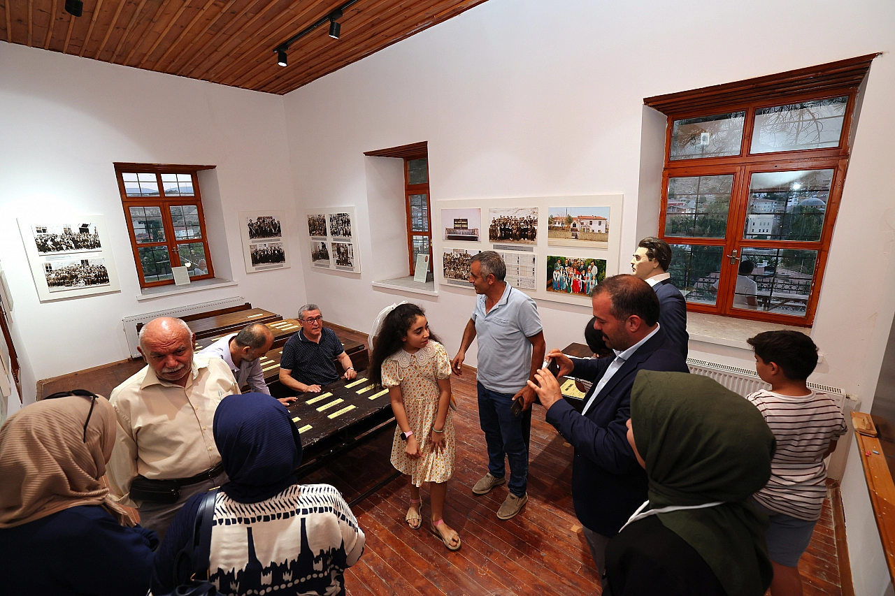 Malatya'da Cumhuriyet tarihiyle yaşıt olan binanın açılışı gerçekleştirildi