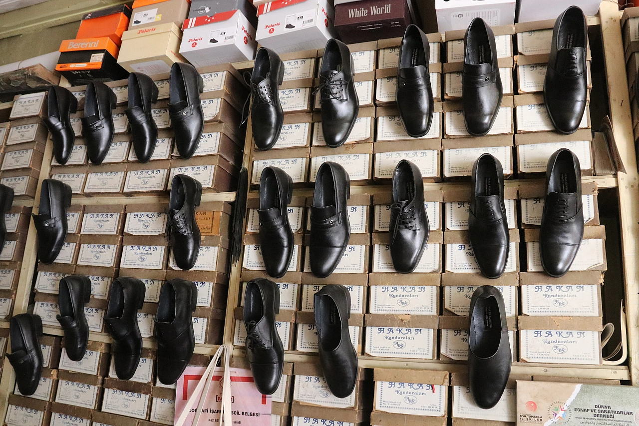 Dede Mesleğini 55 Yıldır Yaşatıyor: Malatya'da 'Tahta Çivili Ayakkabı'nın Son Ustası Çırak Arıyor