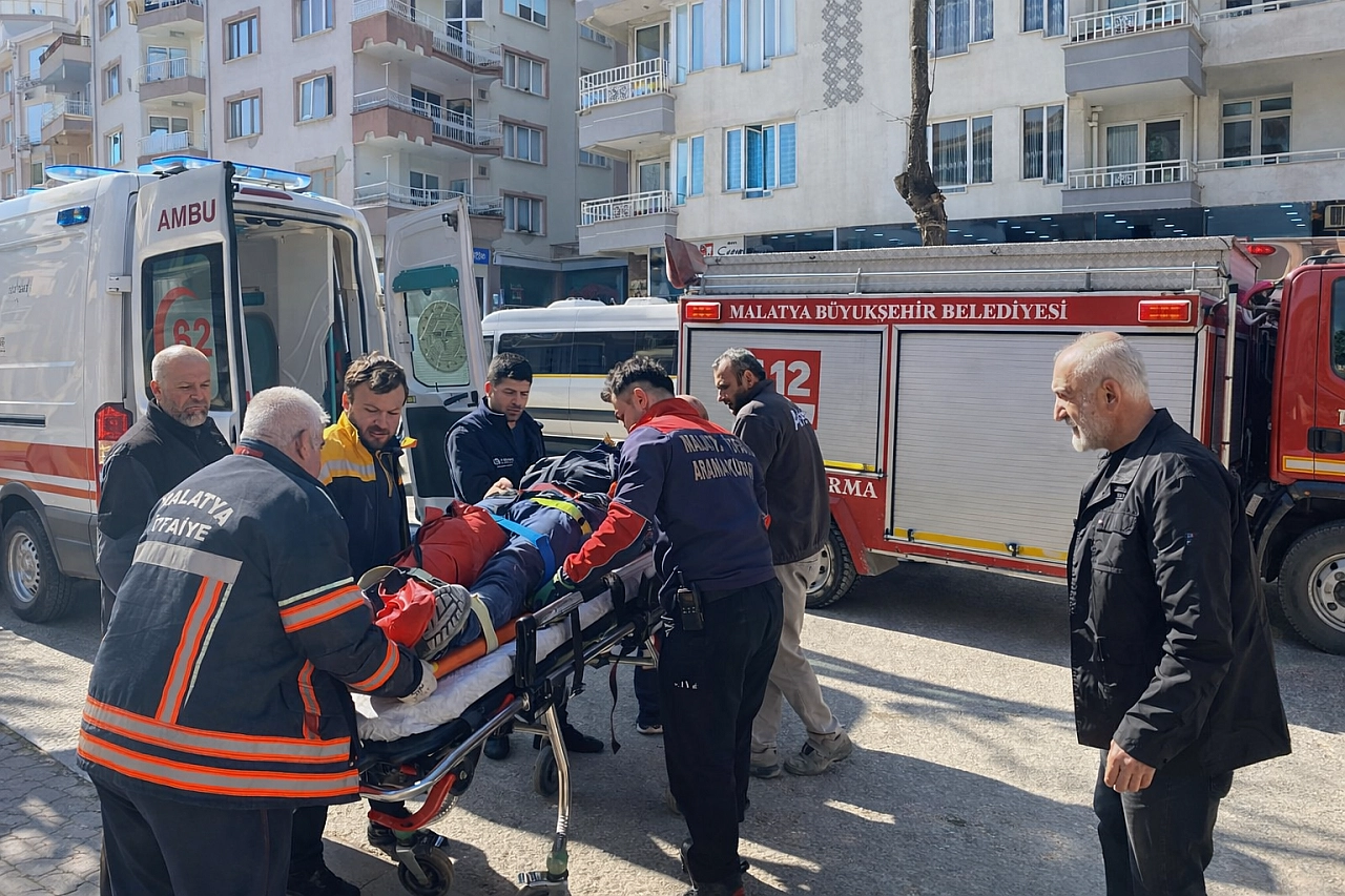 Malatya'da iş kazası: Metrelerce yükseklikten boşluğa düştü