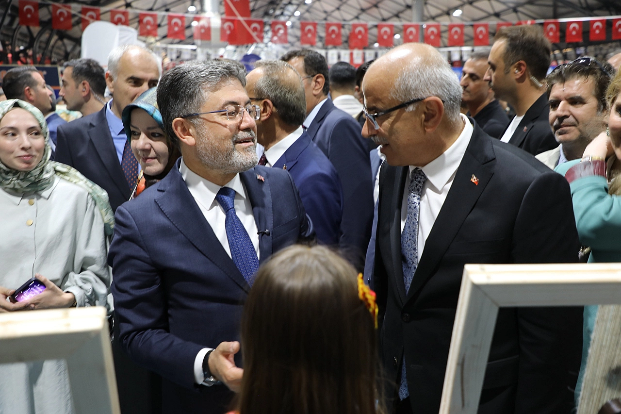 Malatya'nın 13 ilçesi halılarda hayat buldu