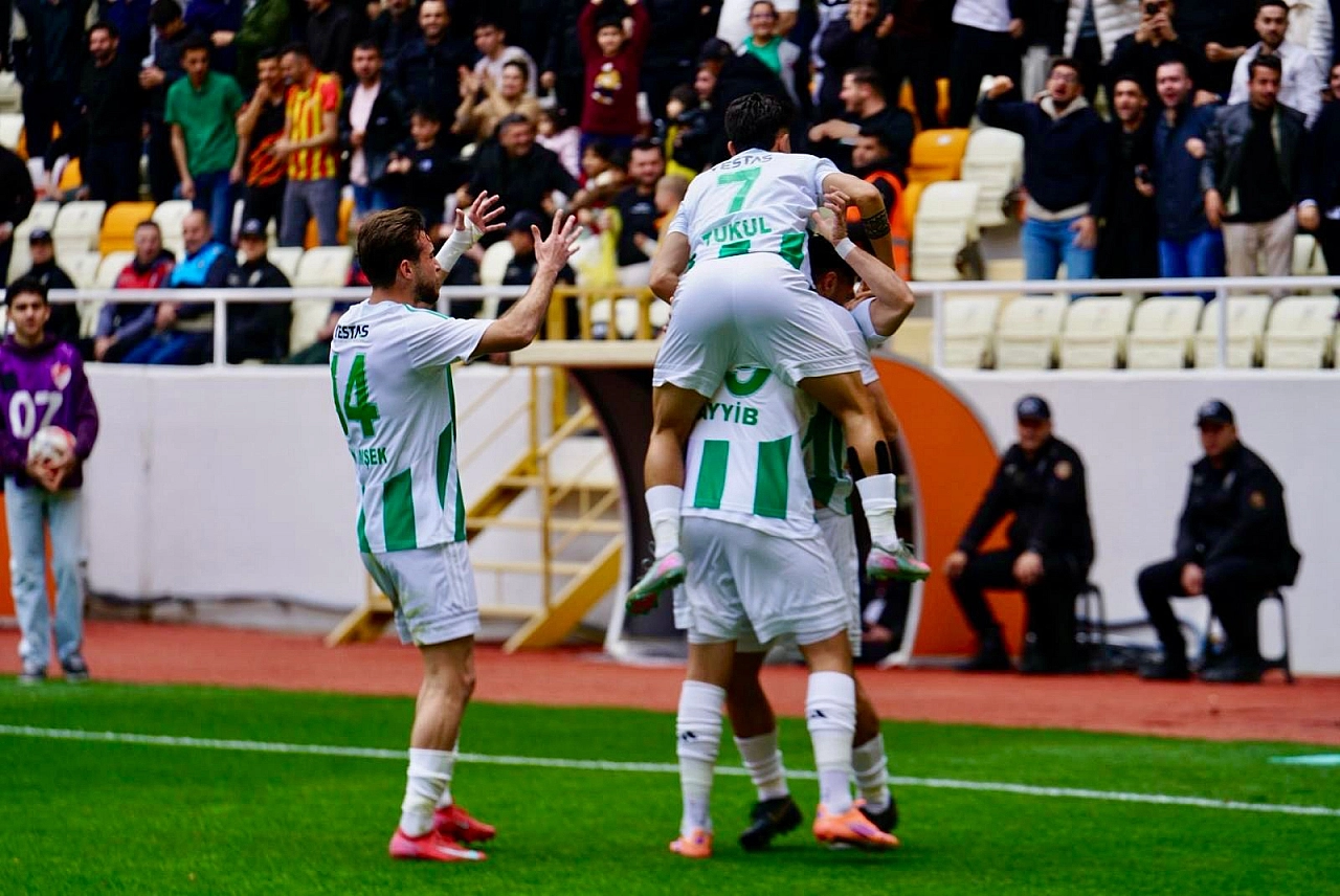 Üst lige son iki maç! Yeşilyurtspor'dan 6 gollü şov!