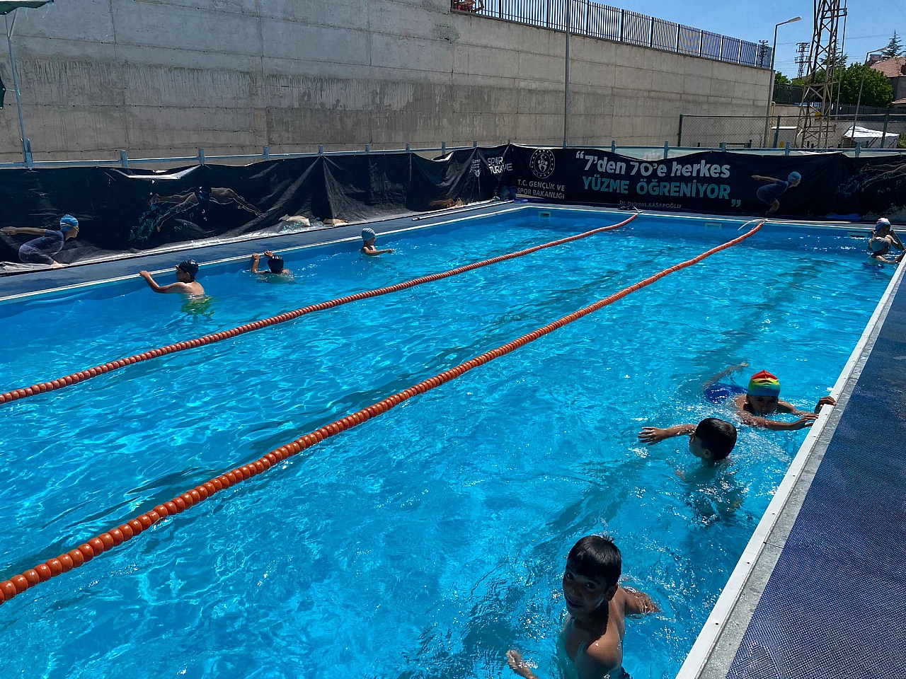 Doğanşehir'de Çocuklara Müjde! Portatif Yüzme Havuzu Hizmete Alındı!