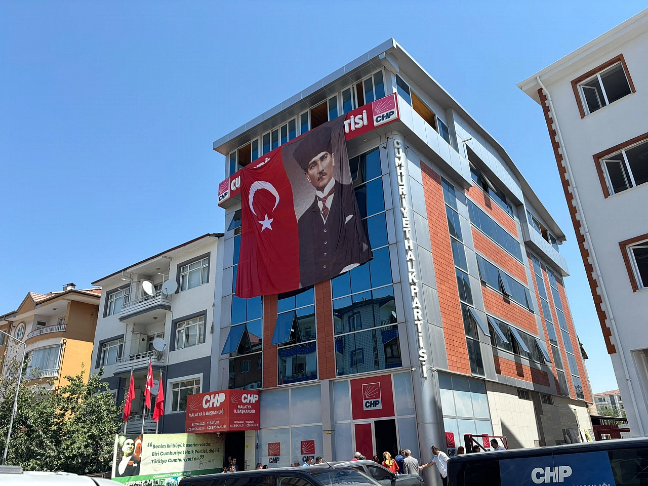 Kaya'dan TMO'ya sert tepki? 'Kayısı üreticisini tüccara mahkûm ettiniz'