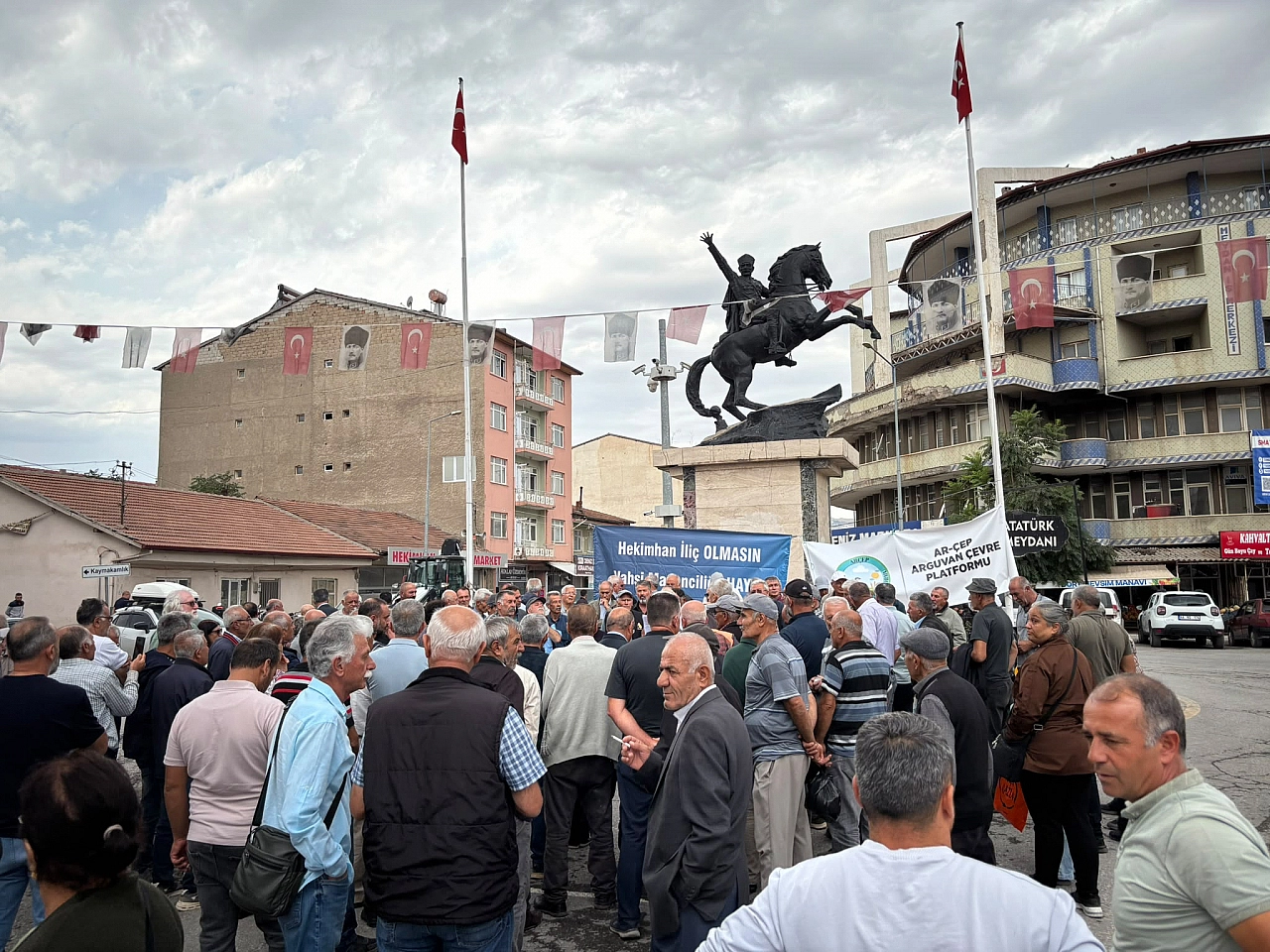 Hekimhan halkından maden şirketlerine tepki: Dere yataklarındaki atıklar tehlike saçıyor