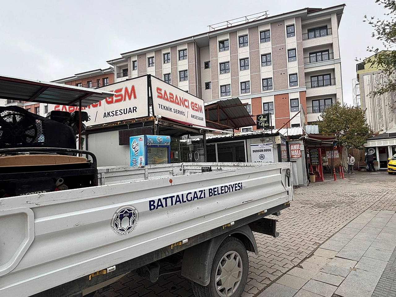 Malatya'da konteyner çarşıda tahliye başladı: 63 esnaf taşınıyor!