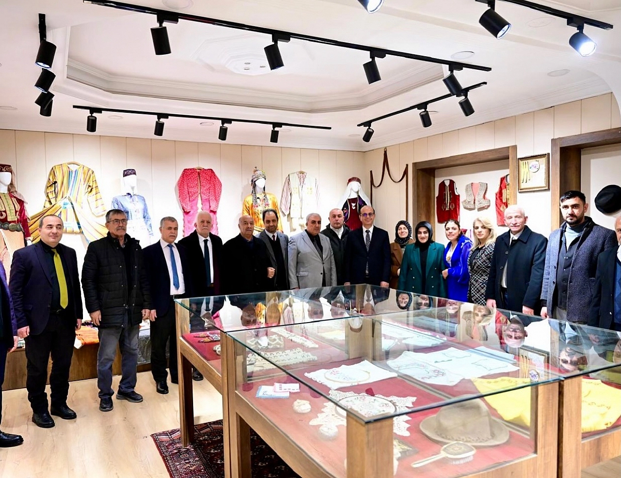 Halının son ilmeği Geçit'ten