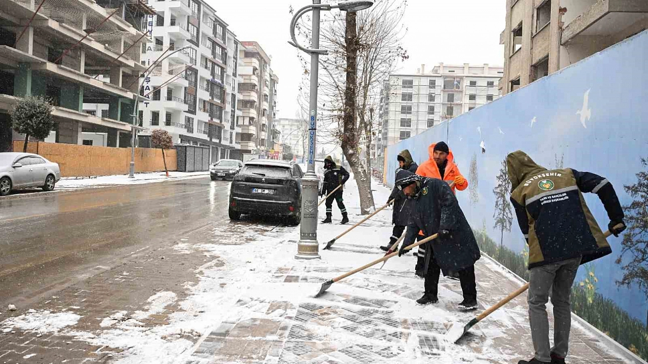 149 mahallede yol açma çalışmaları