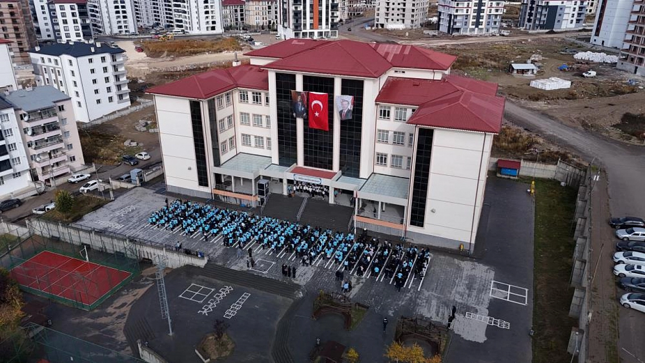 850 öğrenci coşkuyla Cumhuriyet şarkıları söyledi