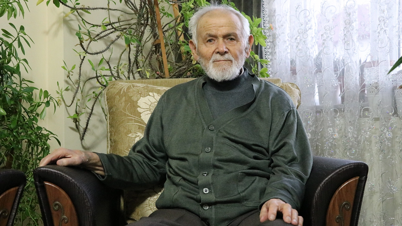 95 yaşındaki emekli öğretmene anlamlı ziyaret