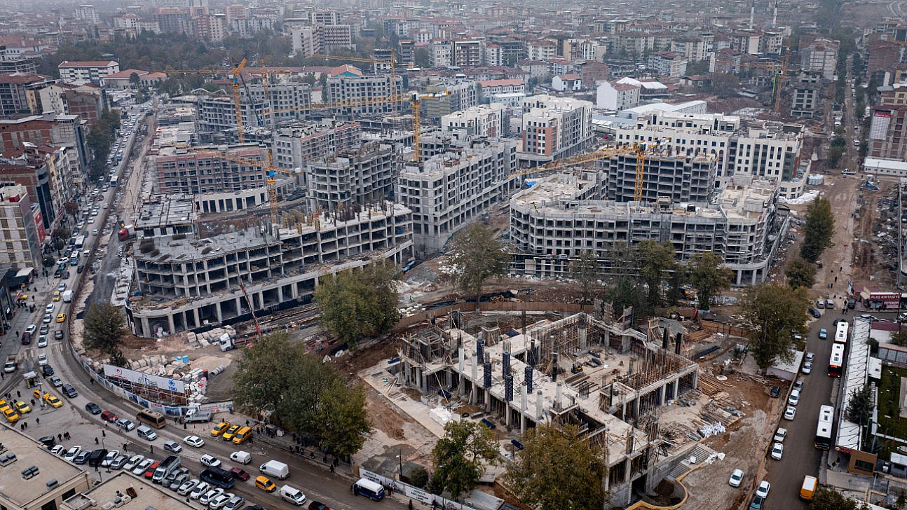 Asrın Felaketinden Asrın İnşasına: Deprem Bölgesinde Umudular Yeniden Yükseltiyor