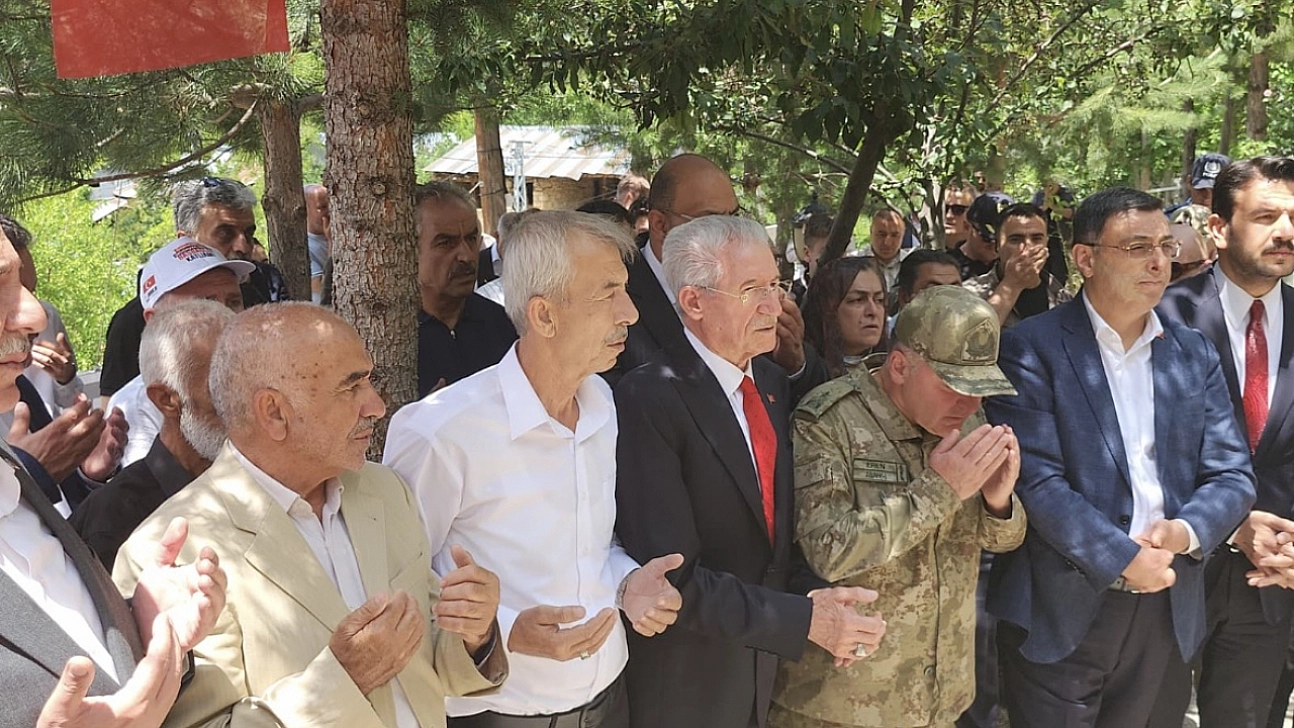 Başbağlar şehitleri kabirleri başında anıldı