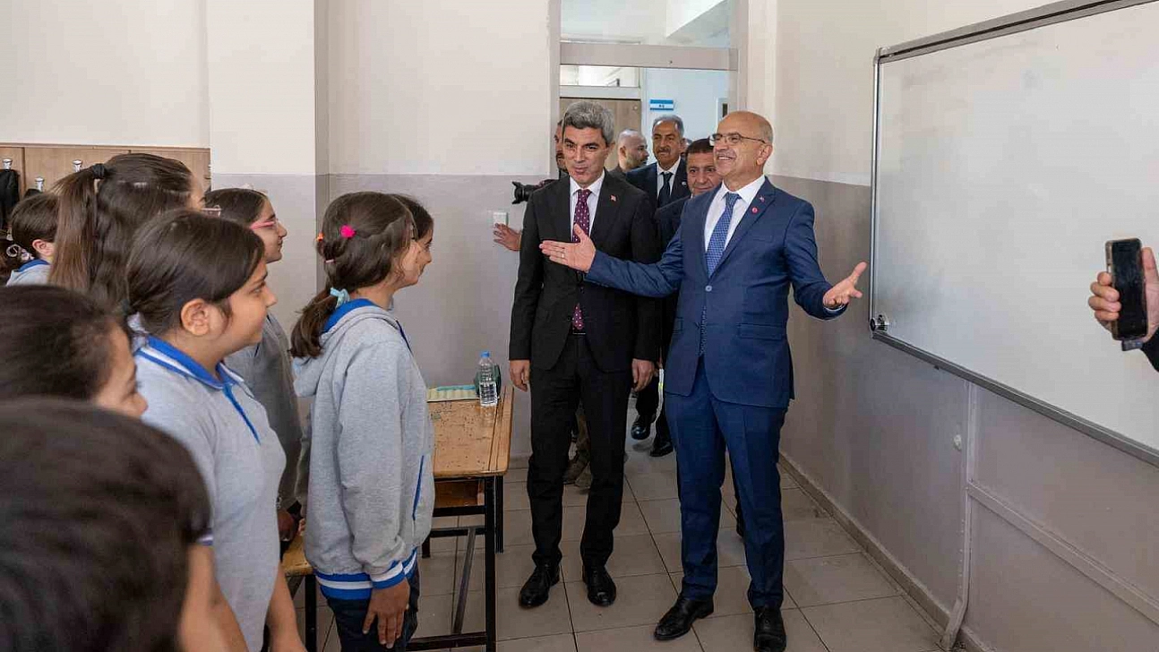 Başkan Er öğrencileri kitap fuarına davet etti