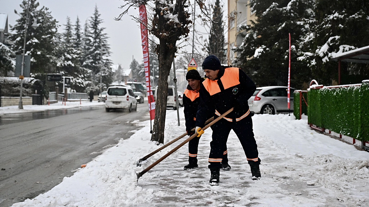 Başkan Geçit duyurdu: Ekipler sahada