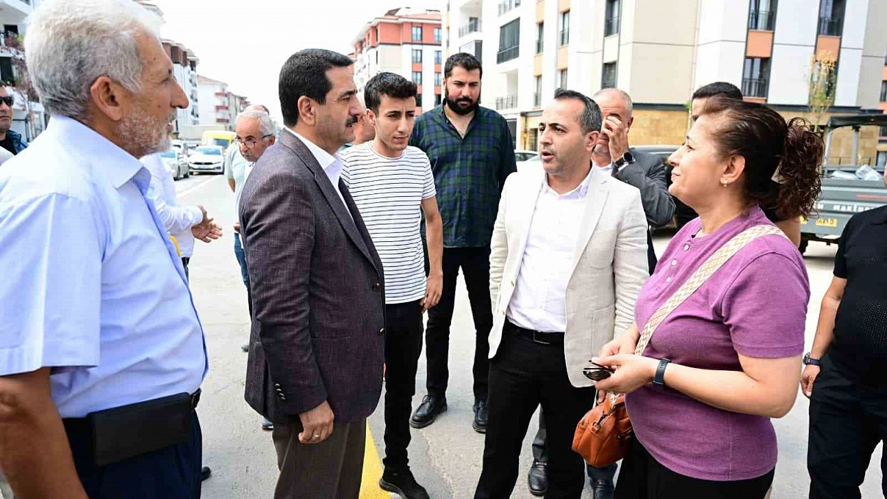 Zafer Mahallesi küllerinden doğdu: Taşkın ve Babacan vatandaşla buluştu