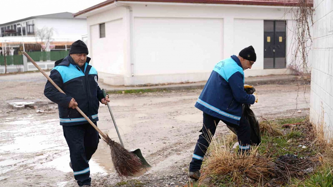 Park ve alışveriş alanlarında yoğun temizlik