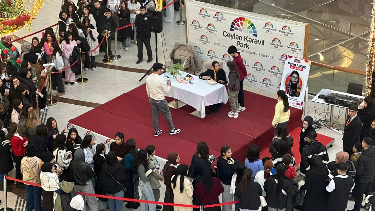 Beyza Alkoç imza günü yoğun ilgi gördü