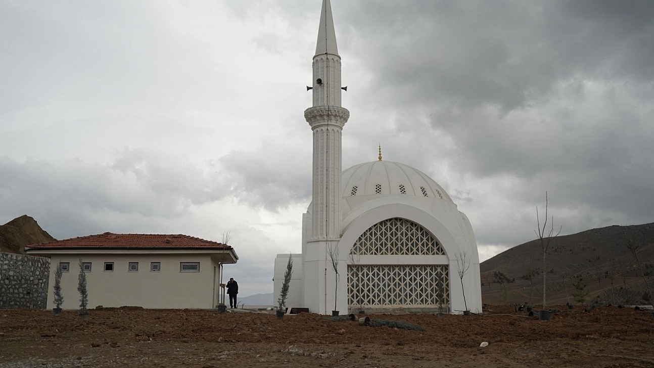 Deprem konutlarındaki camiler Ramazan'a yetişecek mi?