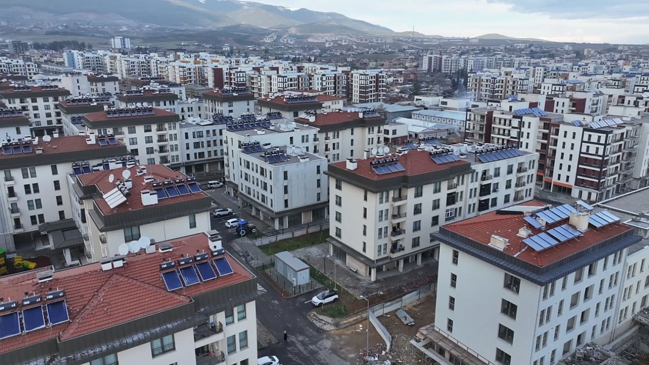 Depremin yıktığı Nurdağı küllerinden doğdu