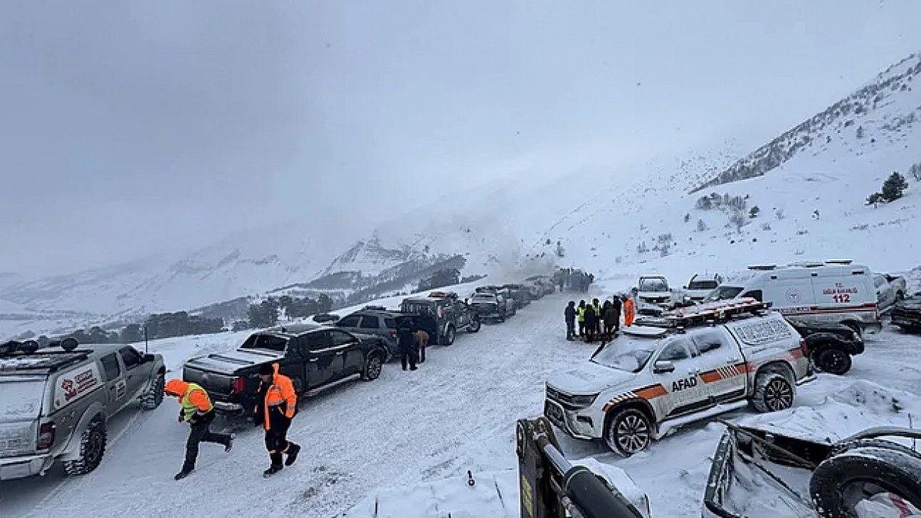 Çığ tehlikesi, 22 ev boşaltıldı