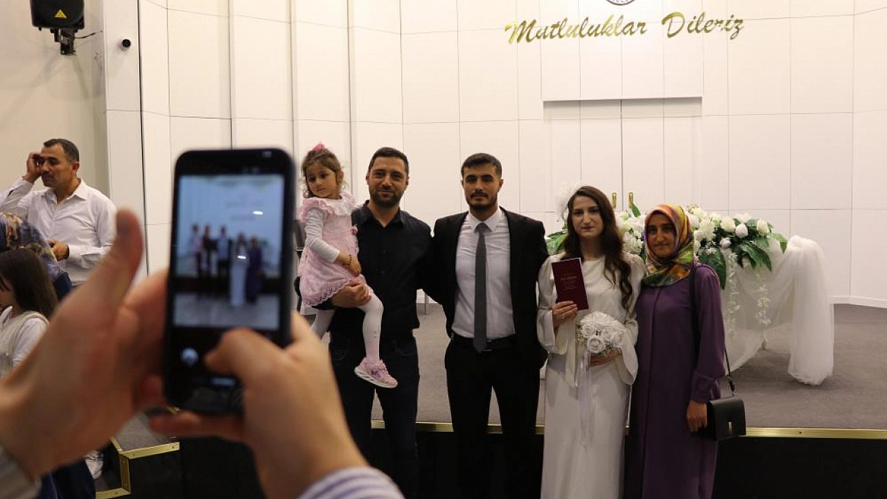 Evlilik kredisinde yaş sınırı 35'e yükseltilmeli