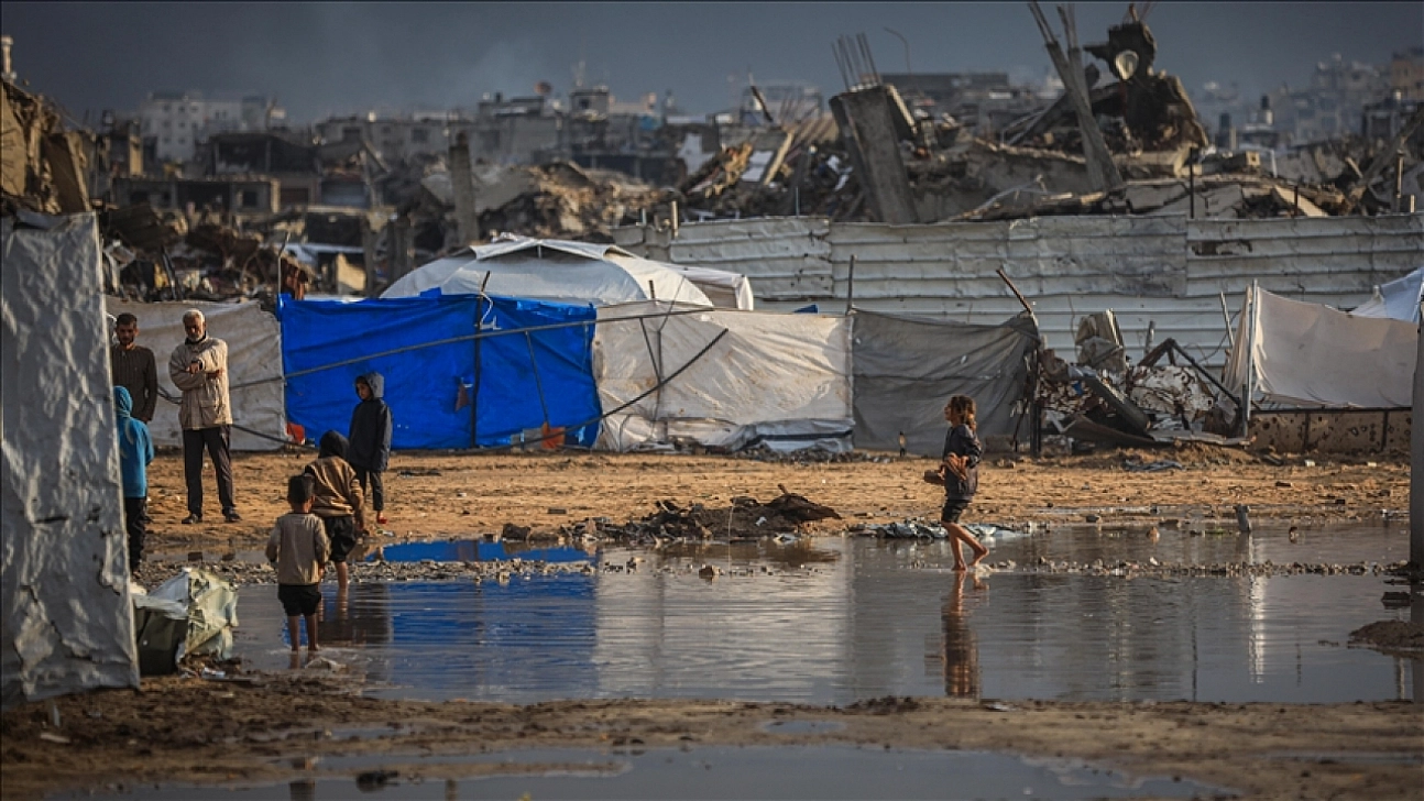 Gazze'de binlerce çadır su altında kaldı