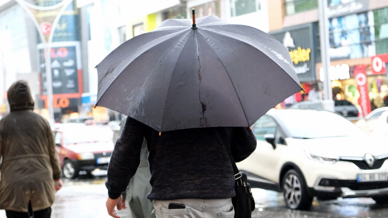 Gece saatlerine dikkat: Sağanak yağış geliyor...