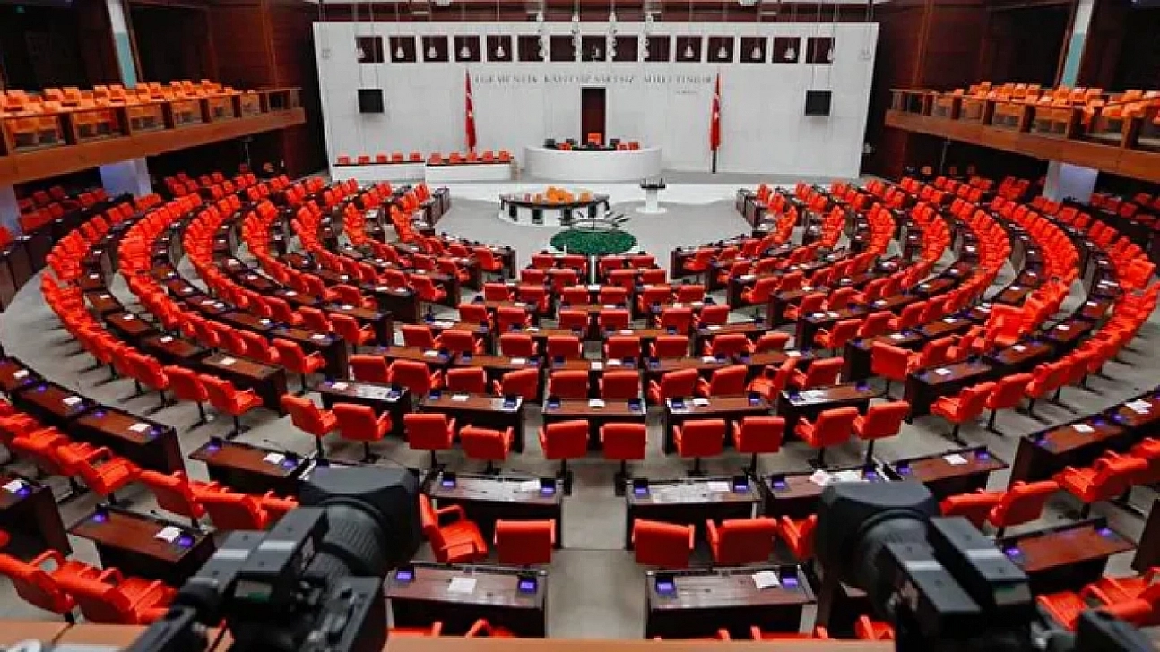 Haftada 4 gün mesai Meclis'in gündeminde! Çalışanlar dört gözle bu haberi bekliyor