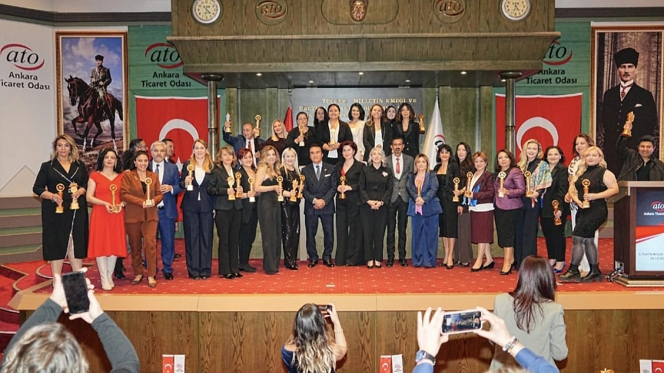 Halkının Yanında Olup Halkının Sesi Oldu Yılın En Başarılı Muhtar Ödülüne Layık Görüldü