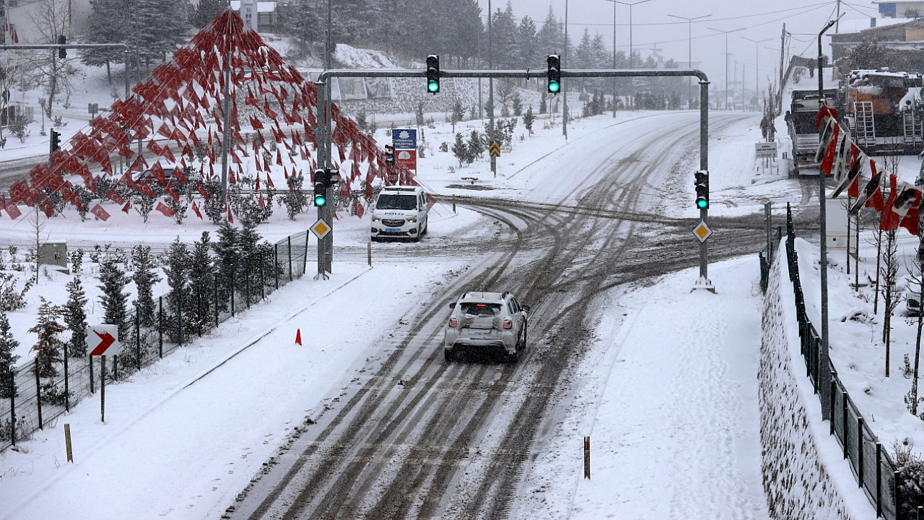 Hekimhan-Kangal yolu ulaşıma açıldı