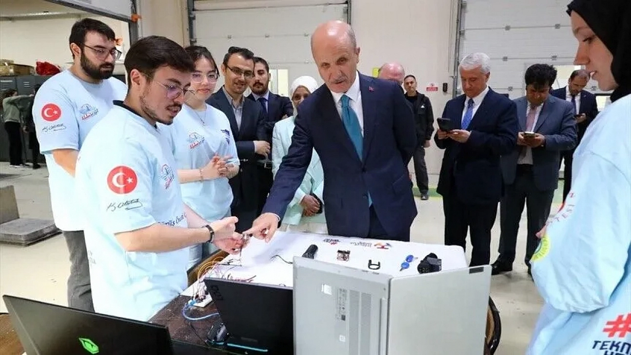 İlk yılında 30 bin mezun verdi...YÖK, 2026'nın en çok ilgi gören geleceğin mesleklerini listeledi| Kontenjanlar tam 4 kat artırıldı