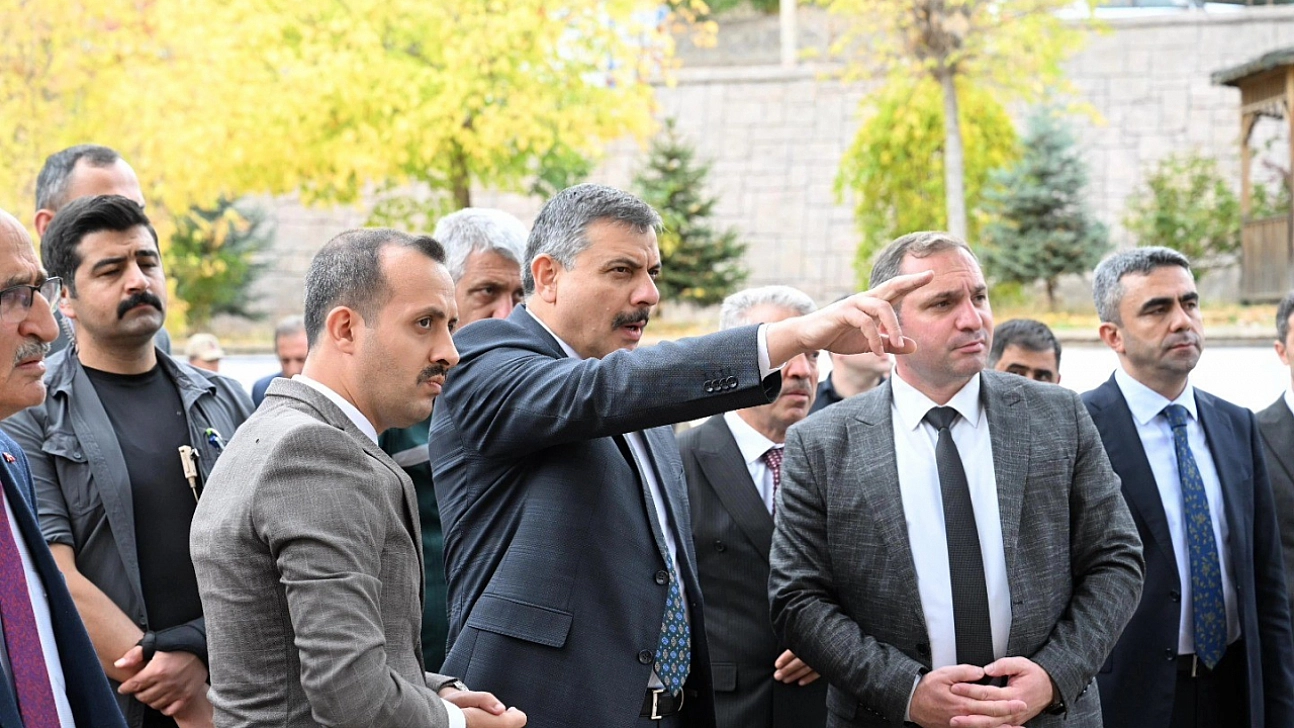 İspir'deki heyelan bölgesine kaya tahkimatı yapılıyor