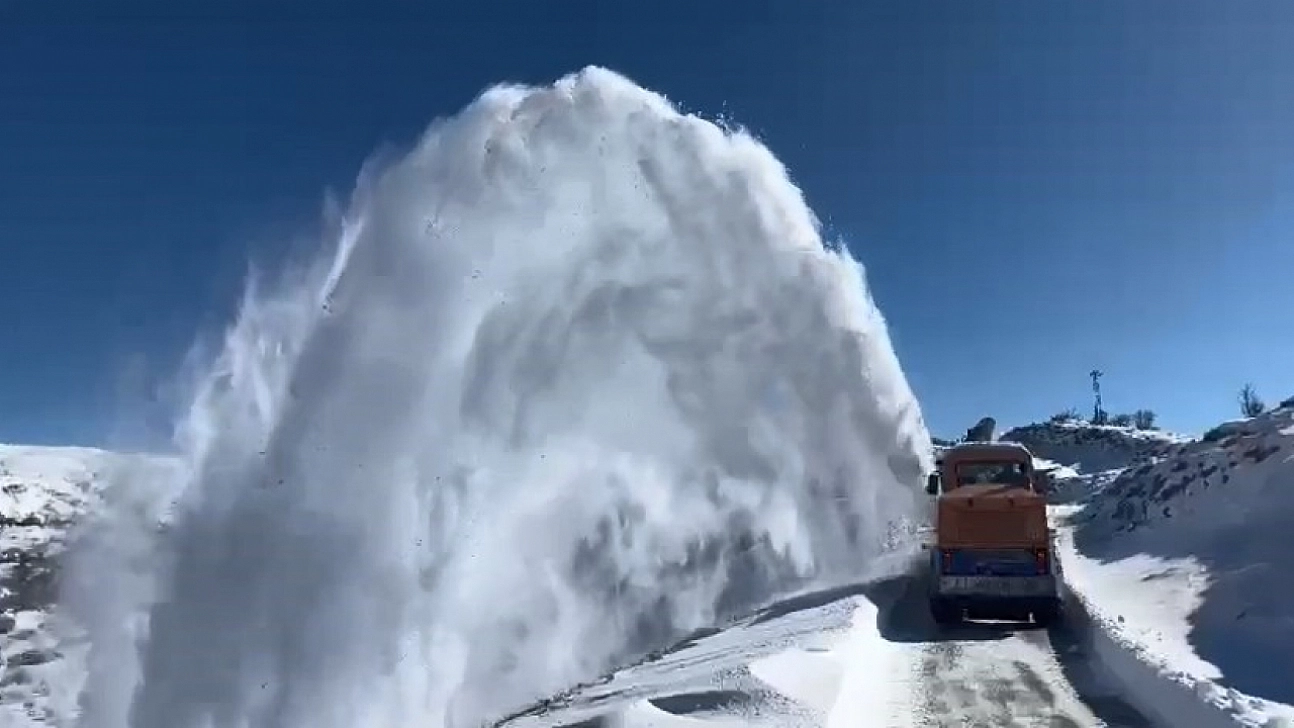 Kapalı köy yollarında çalışmalar sürüyor