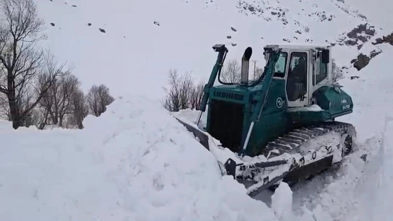 Kar kalınlığı 2 metreyi aştı