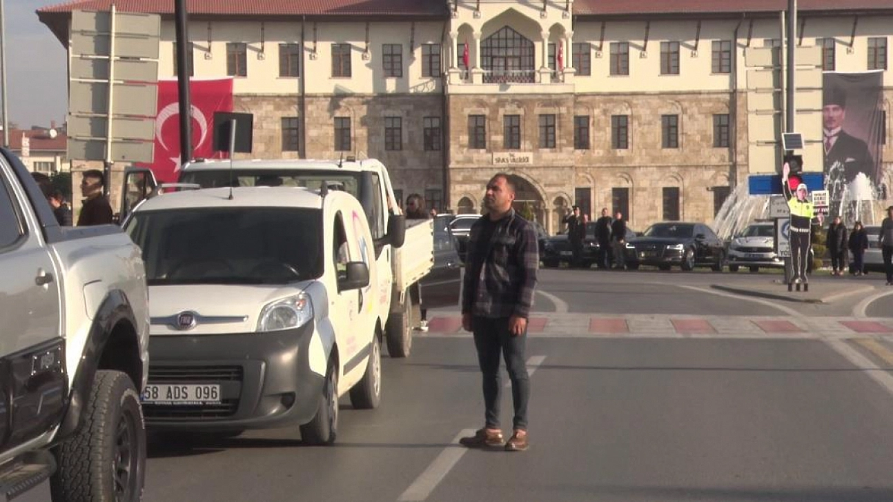 Kent genelinde 09.05'te hayat durdu