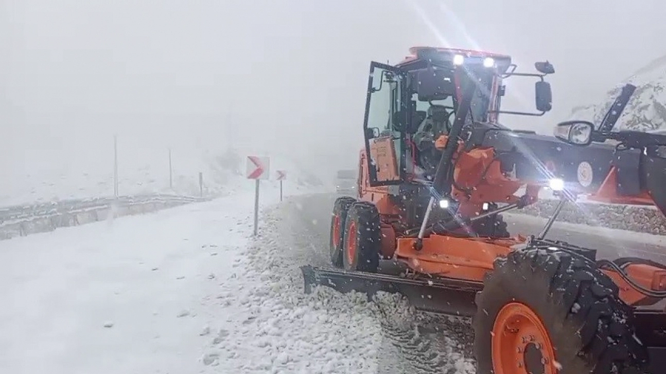Kop Dağı'nda yoğun kar yağışı gece boyunca devam etti