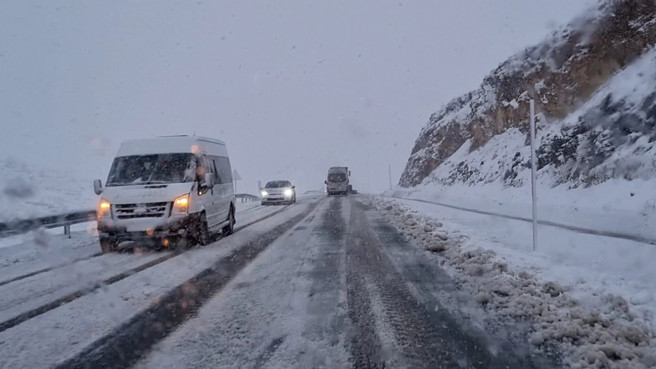 Kubbe Dağı beyaza büründü