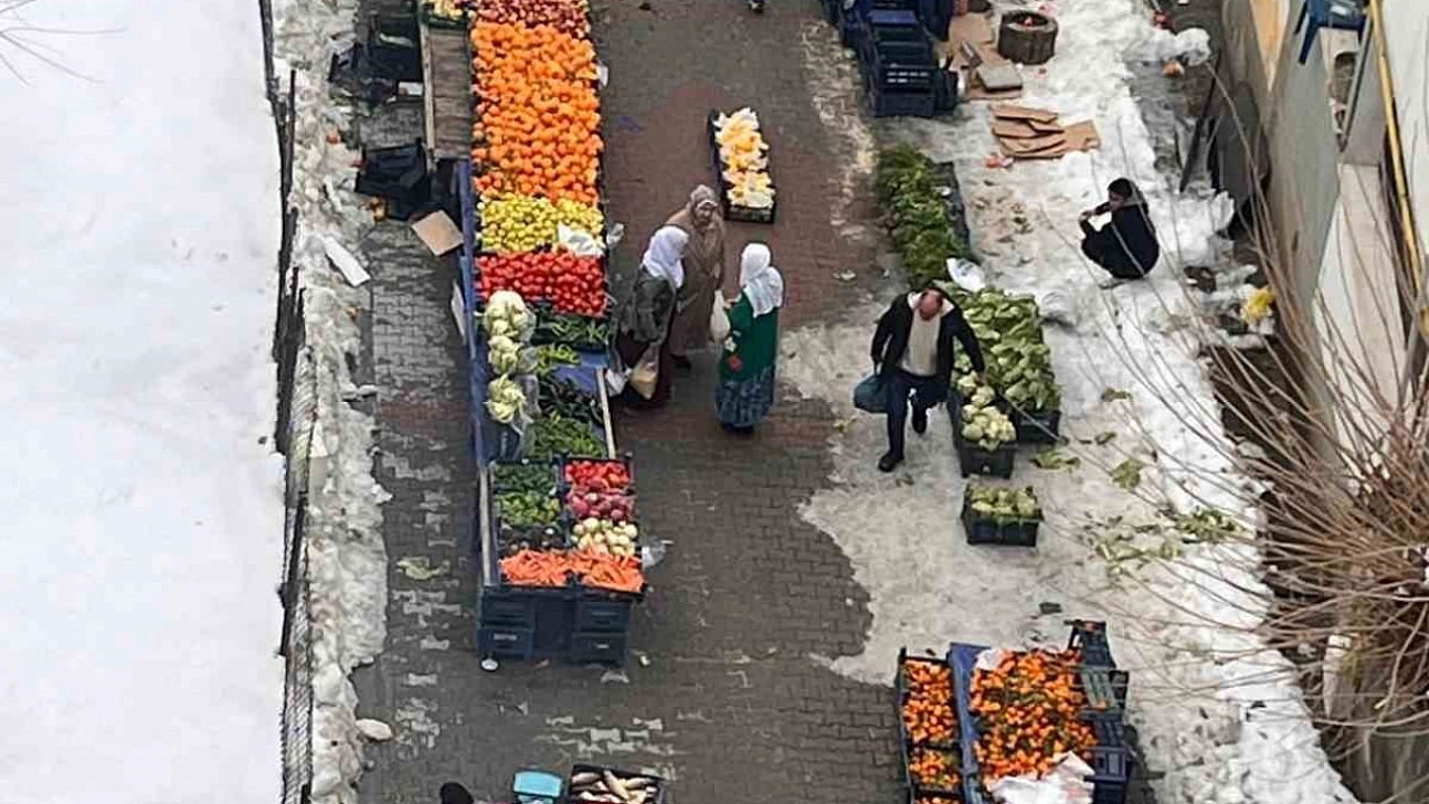 Semt pazarı üç haftanın ardından açıldı
