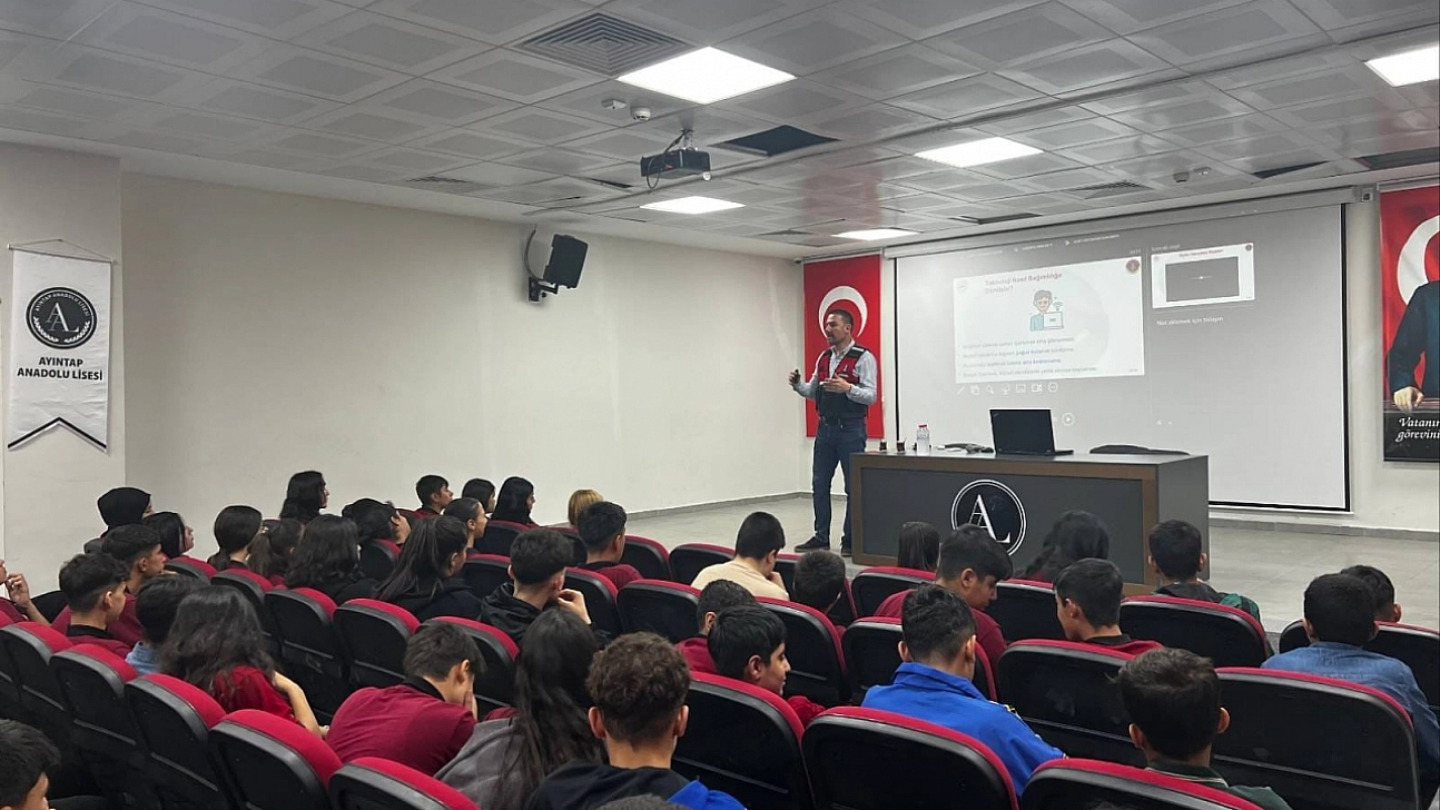 Lise öğrencileri bilgilendirildi