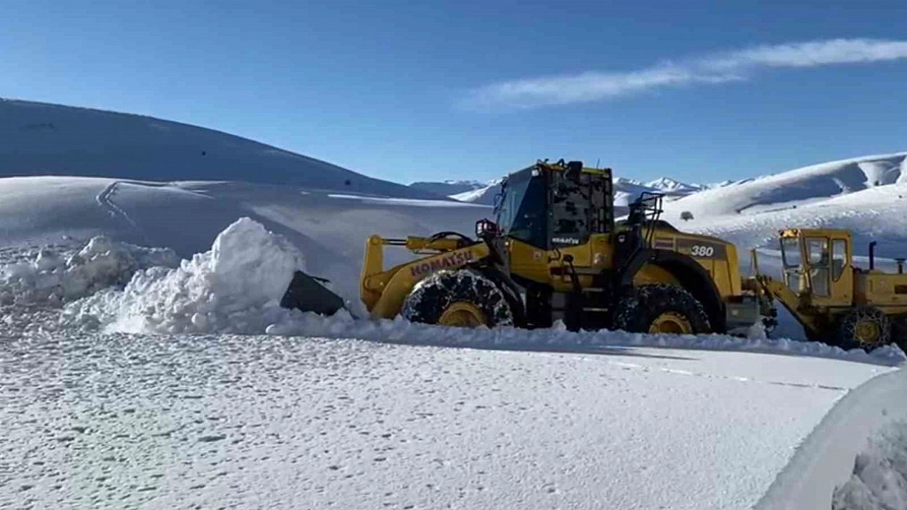 Kar ve tipi Malatya'yı esir aldı! Ekipler gece gündüz çalışıyor